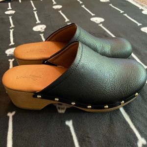 Universal Thread Black Clogs  - EUC - women's 7